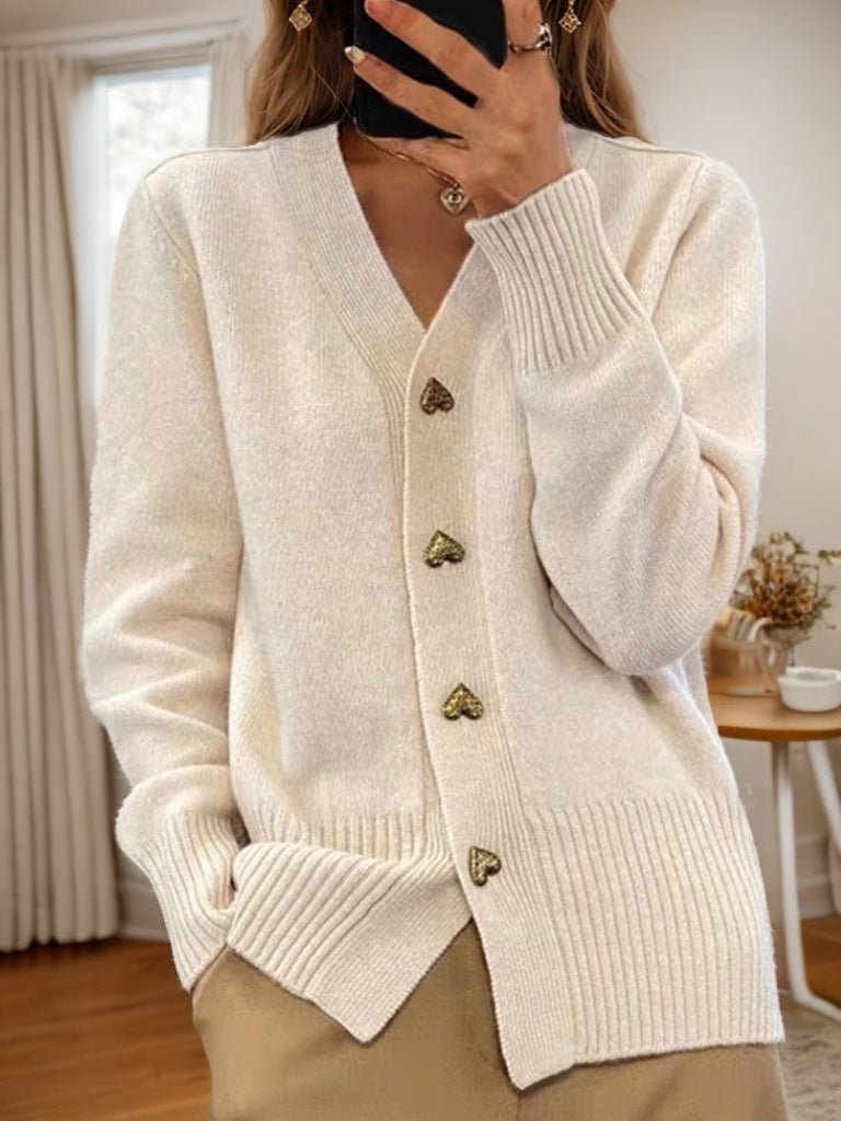 Cardigan Femme en Maille à Boutons Cœur - Emilia Lane