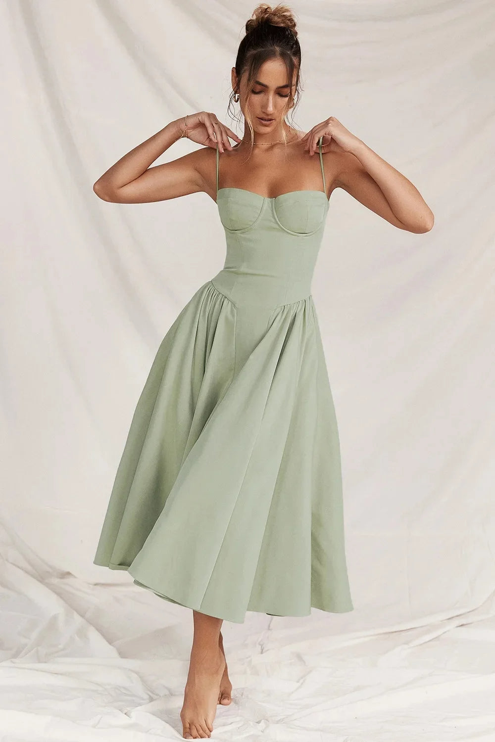 Robe Midi à Träger Ajustée et Plissée pour Femme | Idéale pour les Sorties