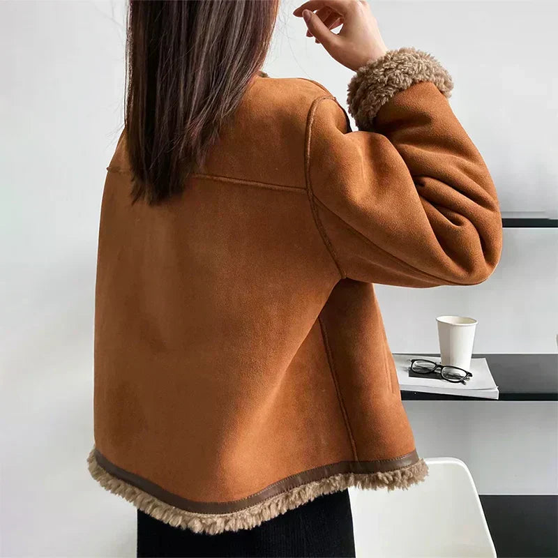 Veste Courte Structurée en Daim avec Bordures Effet Mouton pour Femme