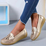 Mocassin Confort en Cuir à Pompon et Boucle Dorée pour Femme