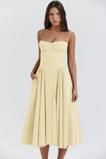 Robe Midi à Träger Ajustée et Plissée pour Femme | Idéale pour les Sorties - Emilia Lane
